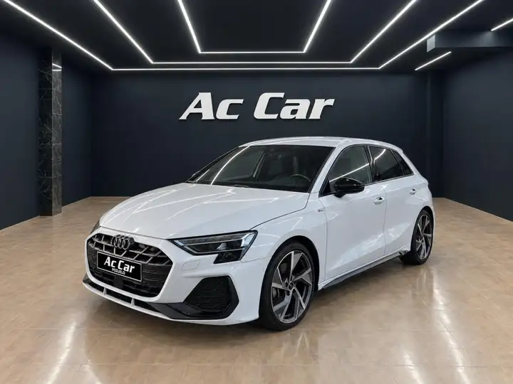 Audi A3 Sedan 35 TFSI Black line S Tronic 2025