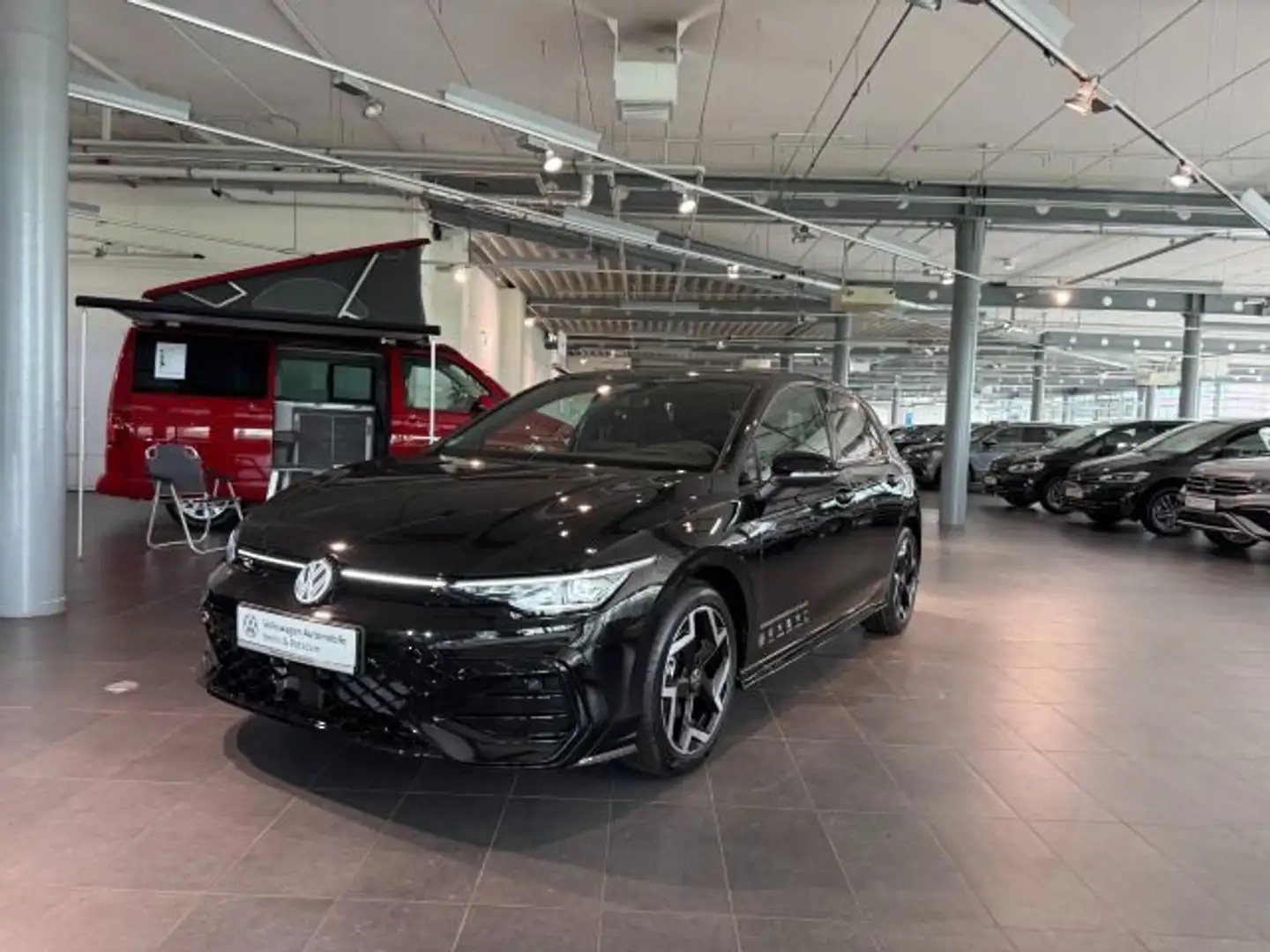 Volkswagen Golf VIII 1.5eTSI DSG R-Line NAVI AHK LED Schwarz - 2