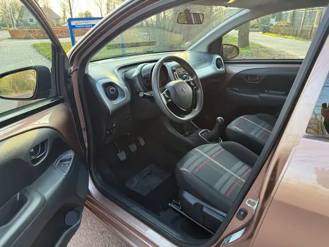 Peugeot 108 view 10