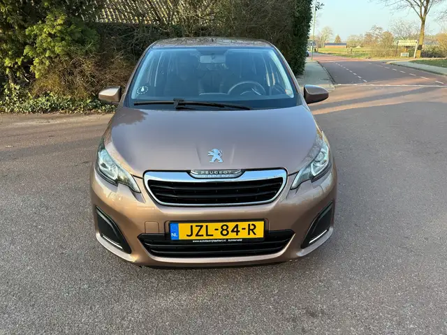 Peugeot 108 view 2
