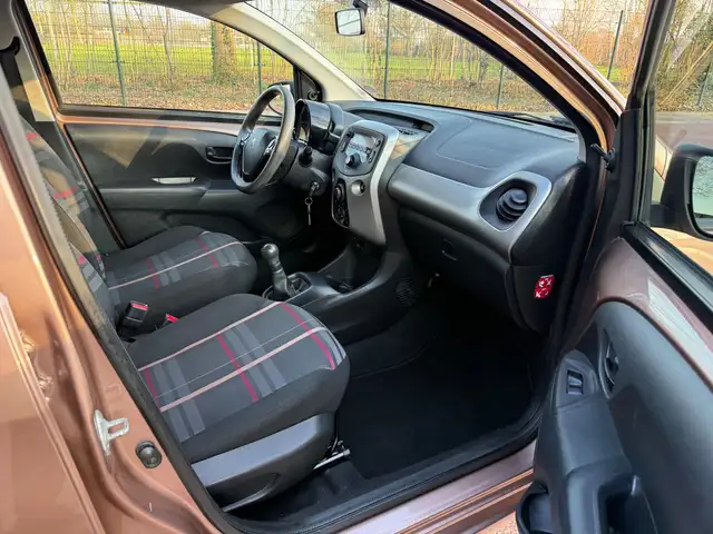 Peugeot 108 view 12
