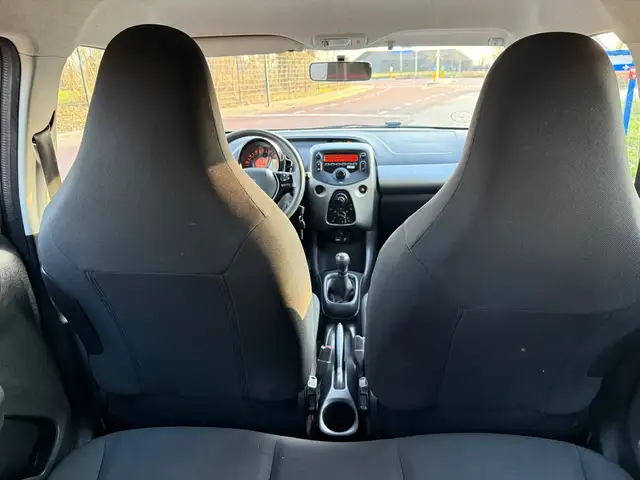 Peugeot 108 view 11