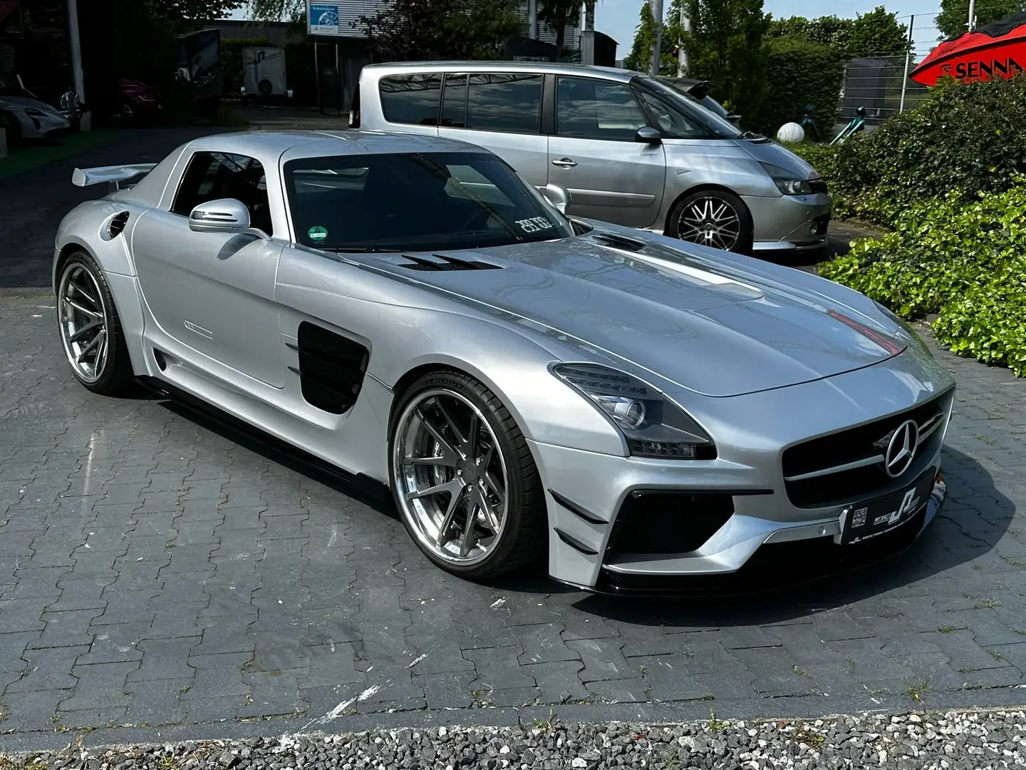 Mercedes-Benz SLS AMG Coupe Silber - 1