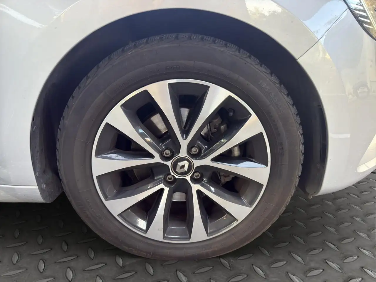 Renault Clio Citadine 5 portes — photo 24