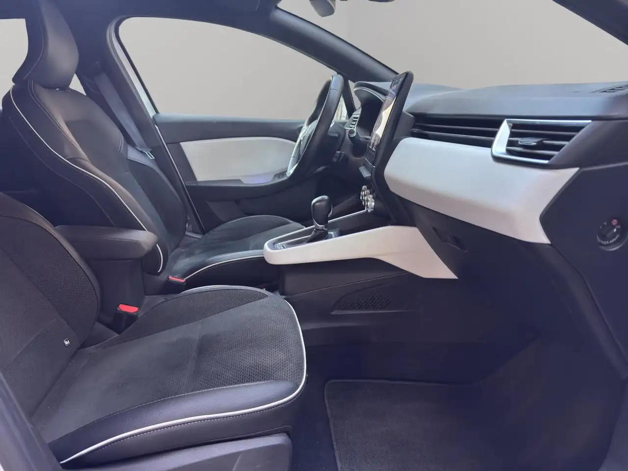 Renault Clio Citadine 5 portes — photo 18
