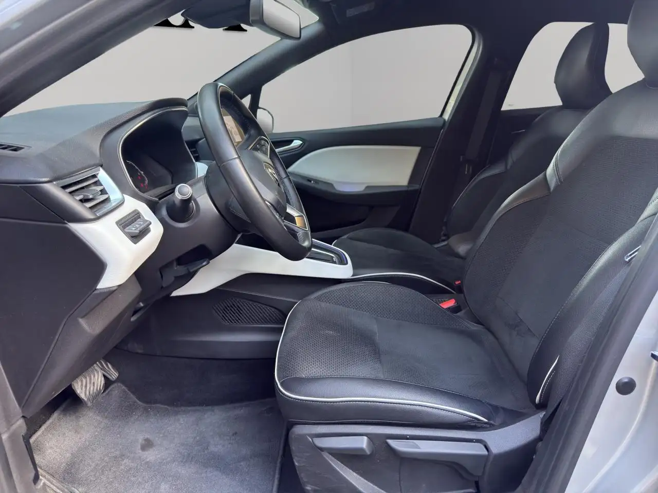 Renault Clio Citadine 5 portes — photo 9