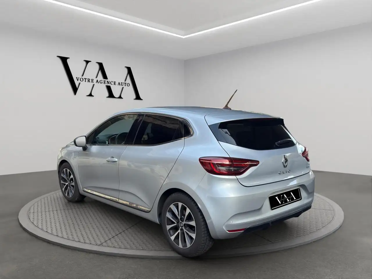 Renault Clio Citadine 5 portes — photo 3
