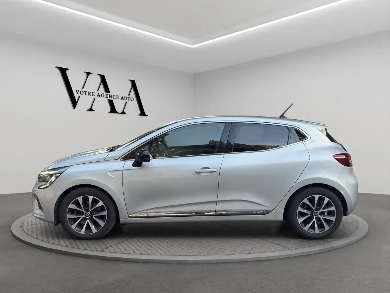 Renault Clio Citadine 5 portes — photo 2