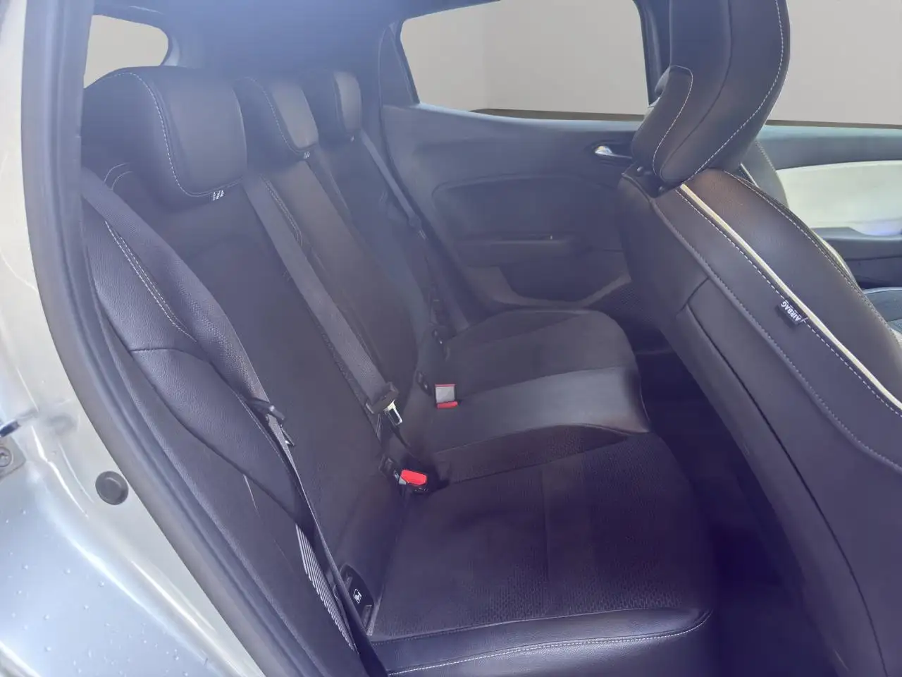 Renault Clio Citadine 5 portes — photo 19
