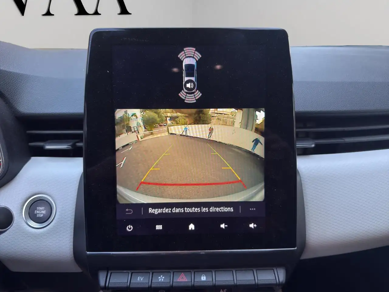 Renault Clio Citadine 5 portes — photo 16