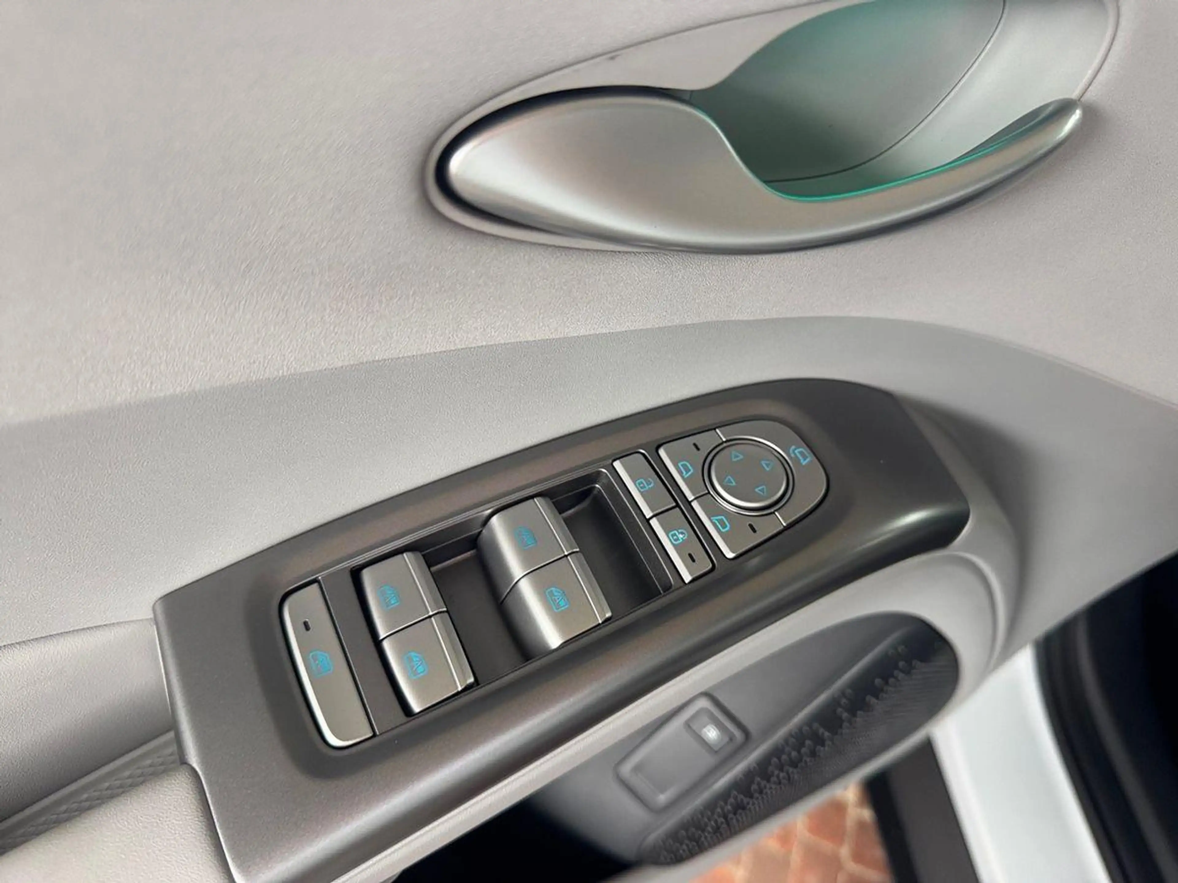 BYD Dolphin 1.5 DM-i PHEV 156 kW Comfort HeadUp — photo 15