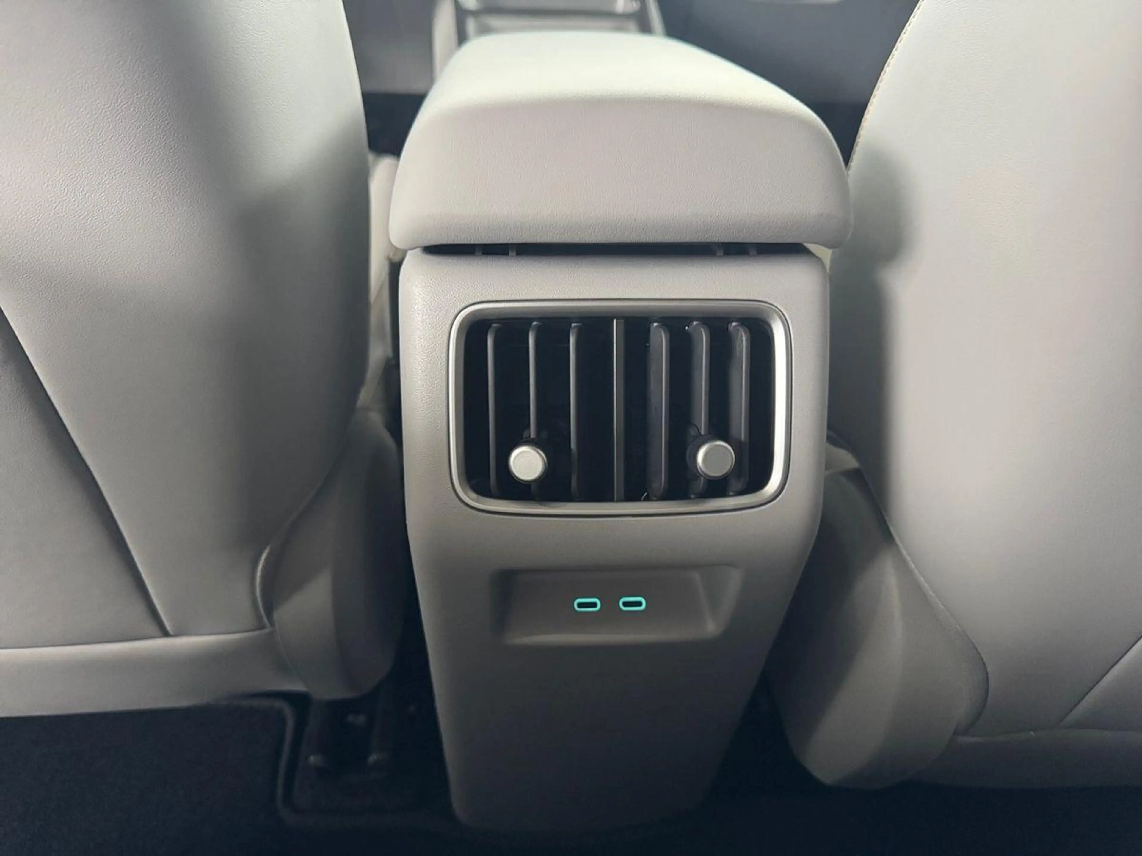 BYD Dolphin 1.5 DM-i PHEV 156 kW Comfort HeadUp — photo 14