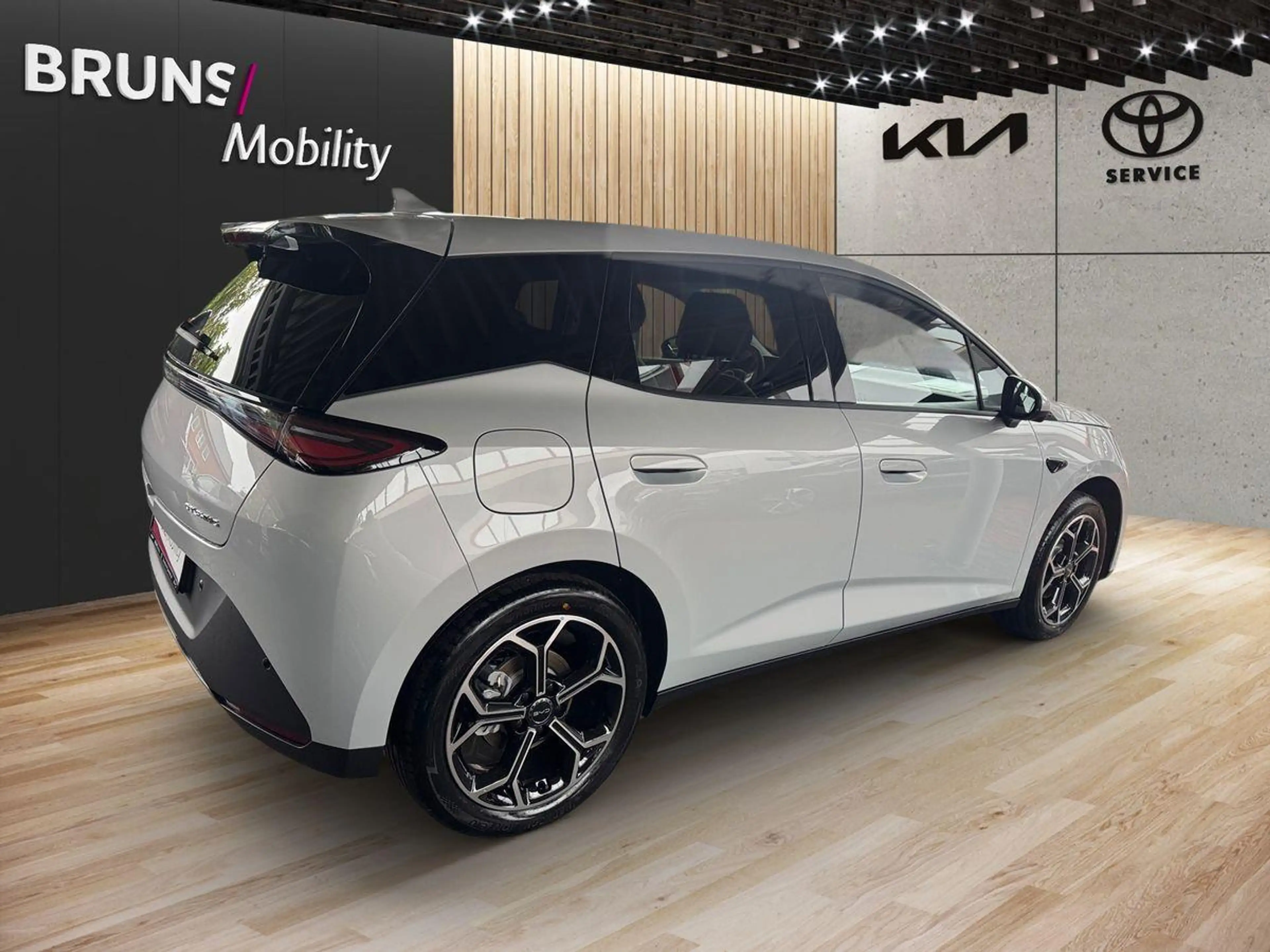 BYD Dolphin 1.5 DM-i PHEV 156 kW Comfort HeadUp — photo 4