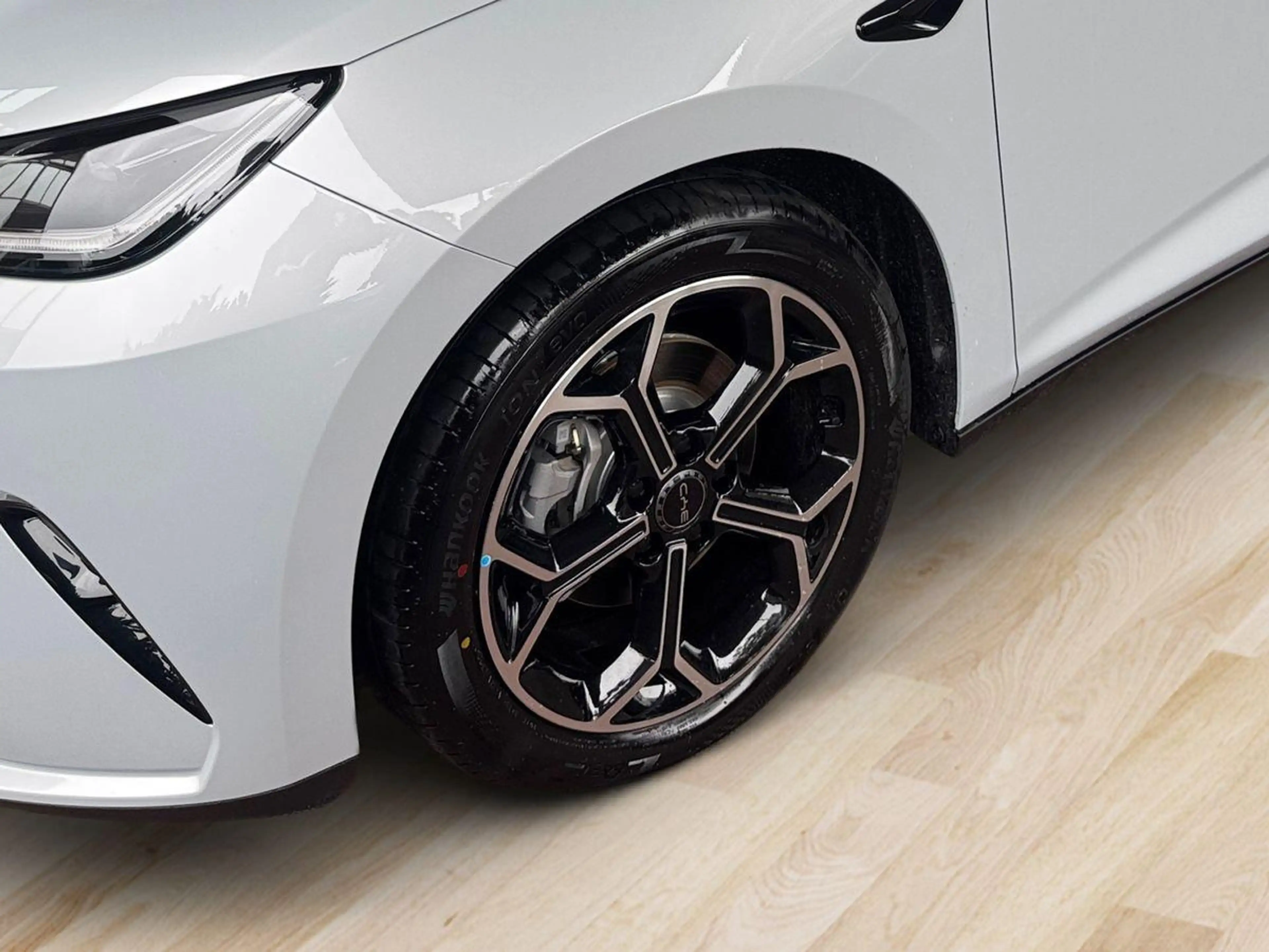 BYD Dolphin 1.5 DM-i PHEV 156 kW Comfort HeadUp — photo 7