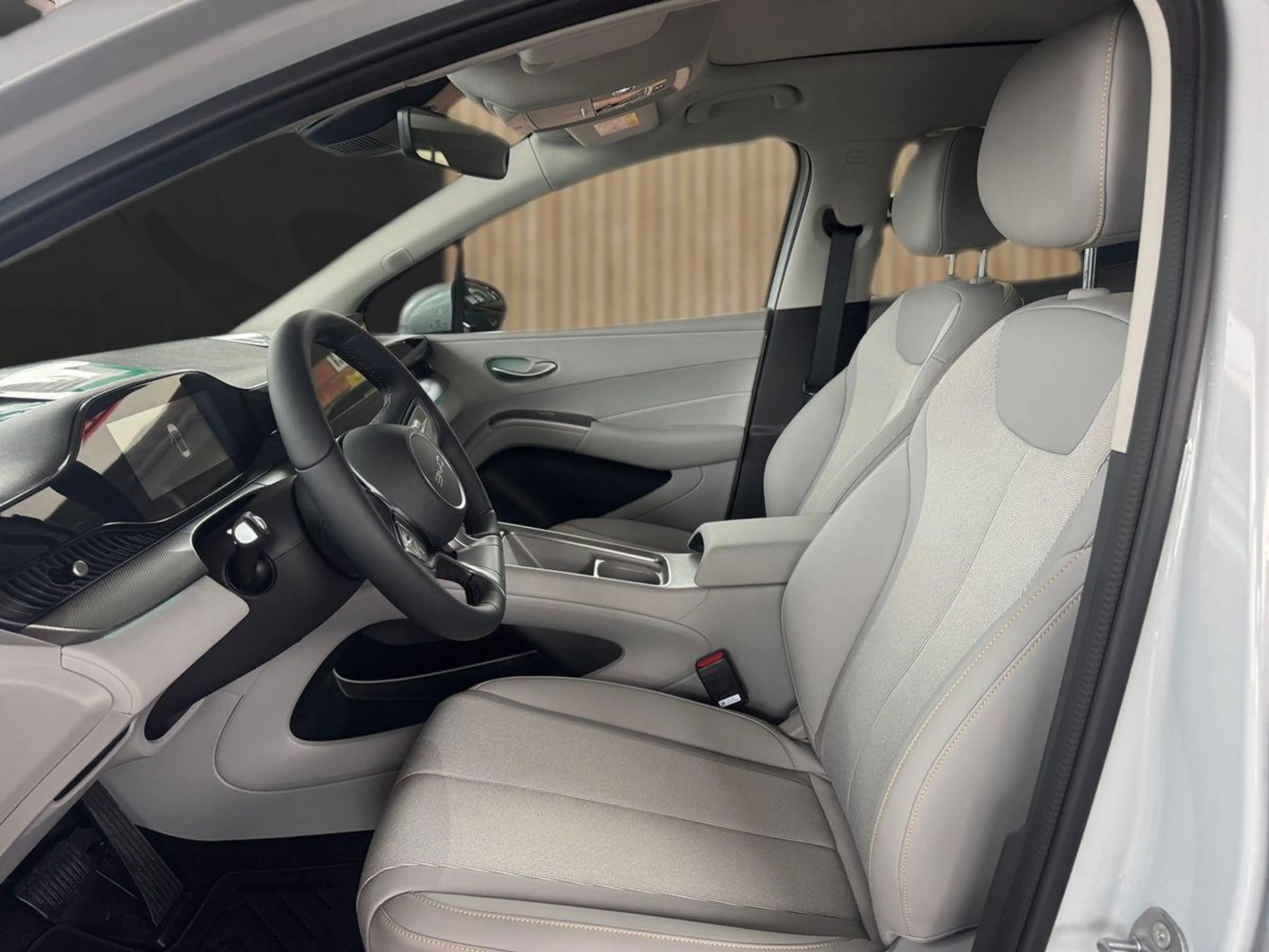BYD Dolphin 1.5 DM-i PHEV 156 kW Comfort HeadUp — photo 8