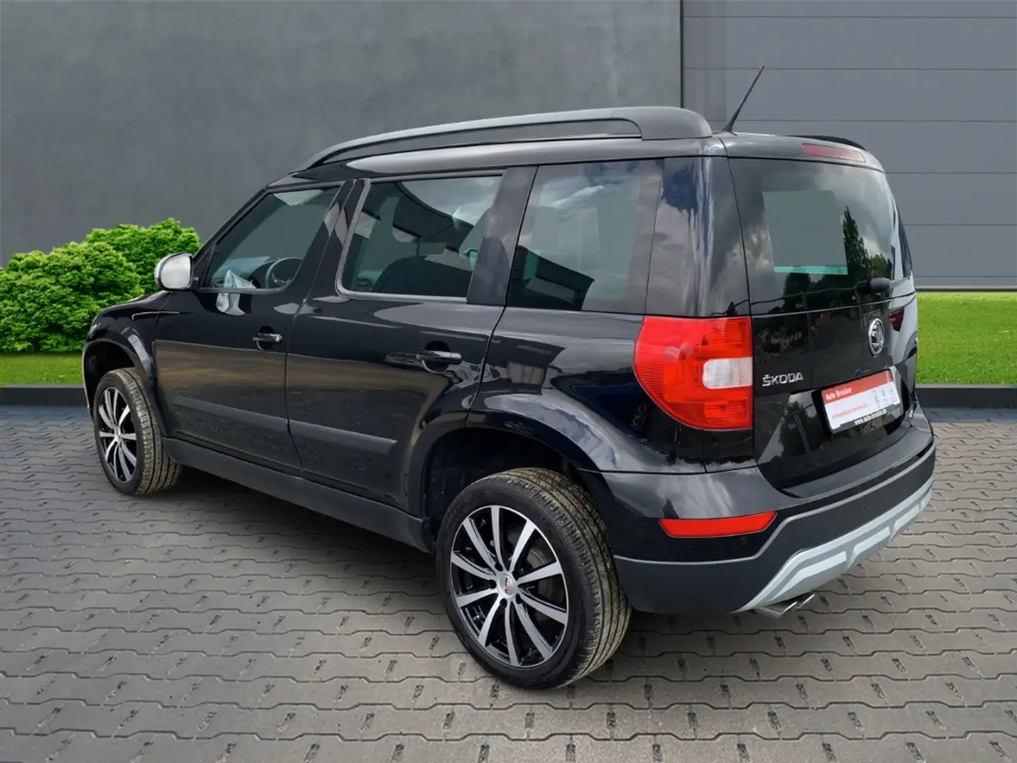 Skoda Yeti Cool Edition Outdoor 4x4 1.4 TSI+Anhängerkupplung Schwarz - 2