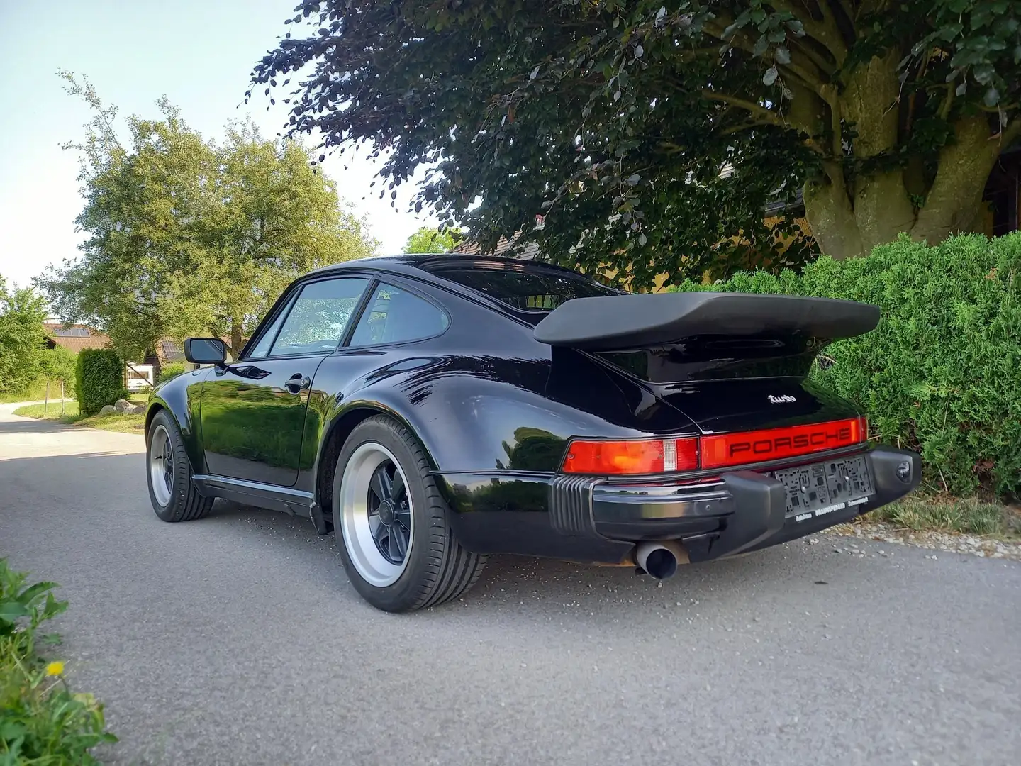 Porsche 911 911 Turbo 930 - 2