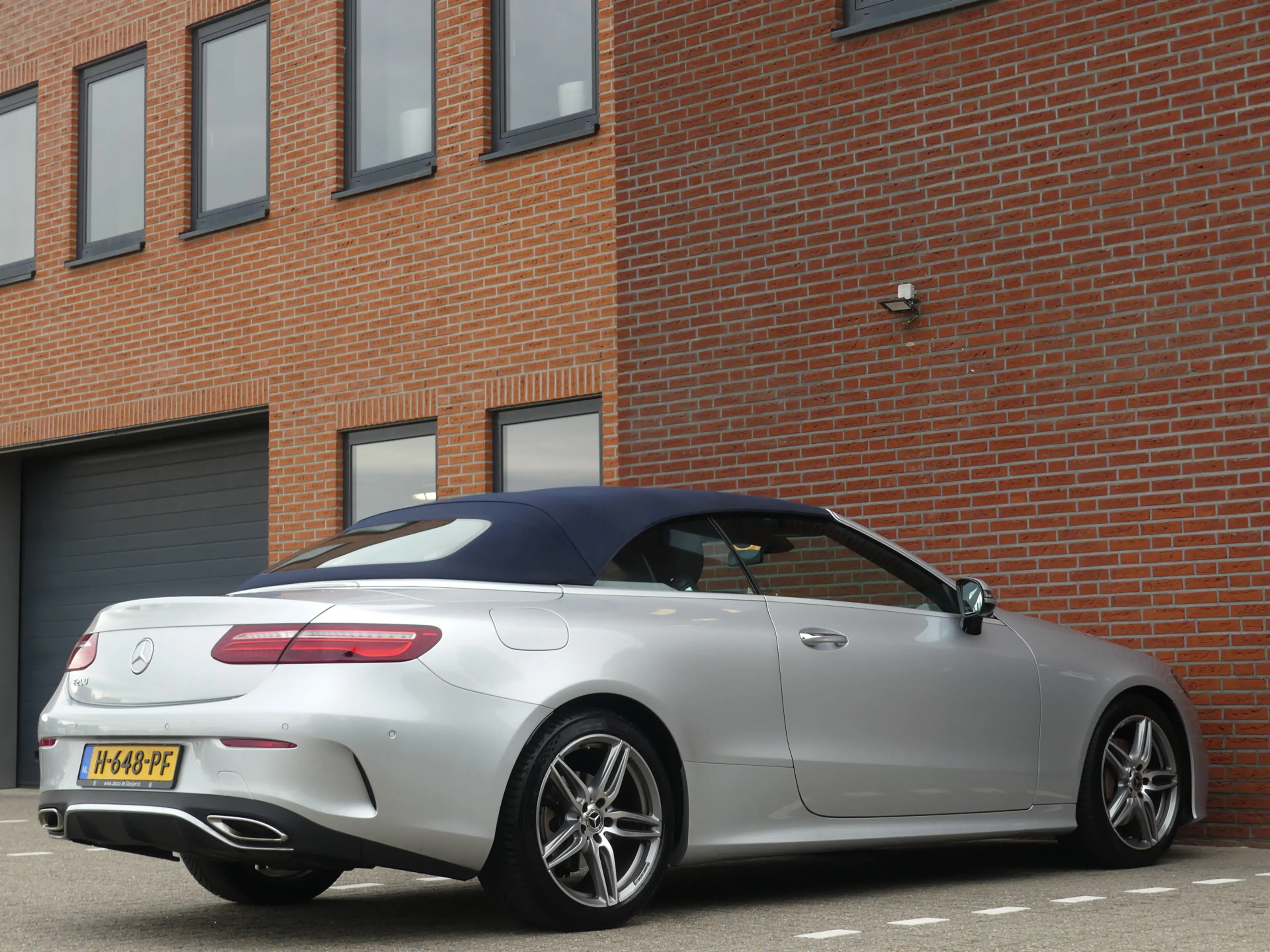 Mercedes-Benz E 200 Cabrio Premium Plus AMG / Burmester / Dealer onder — photo 23