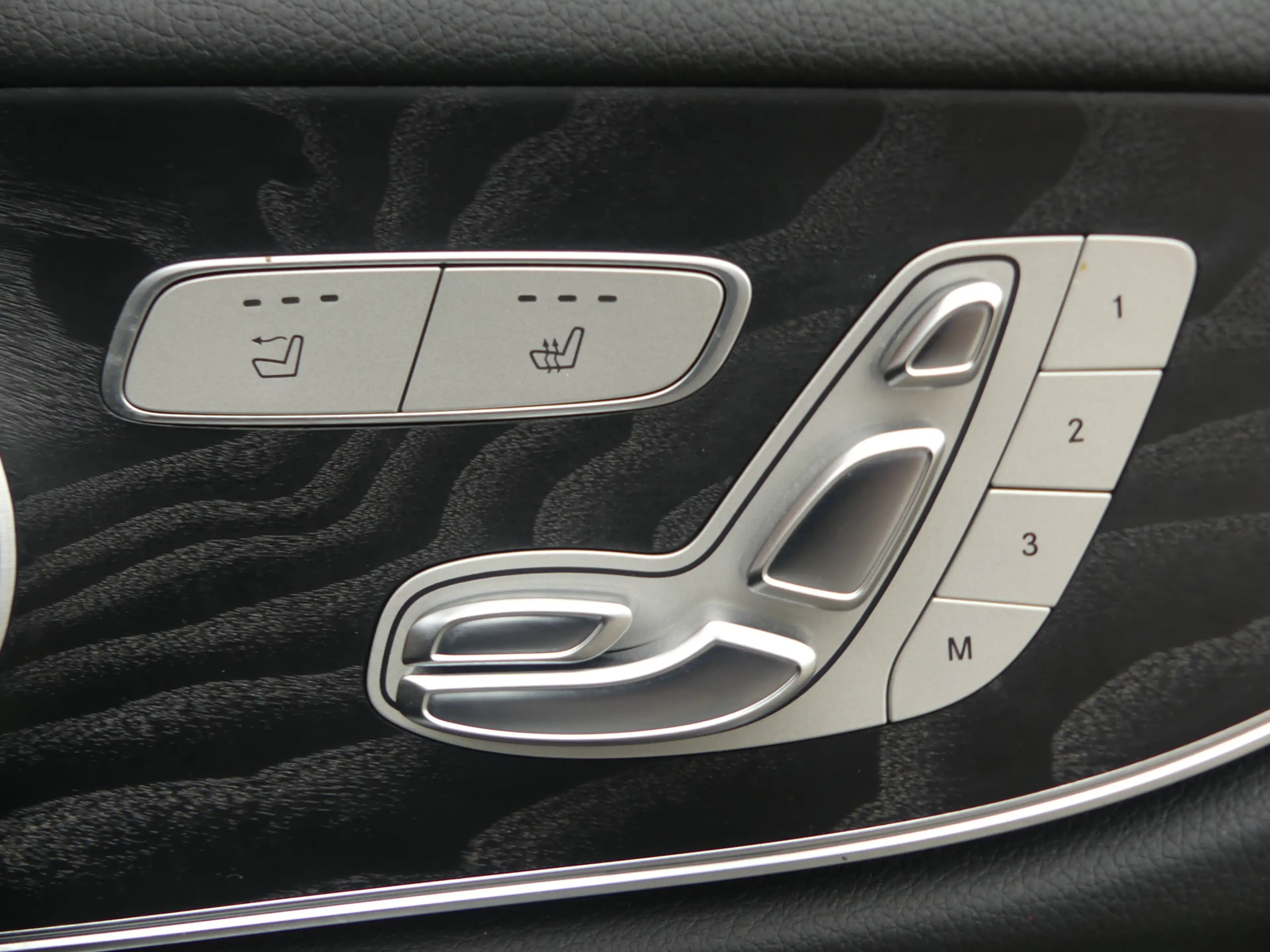 Mercedes-Benz E 200 Cabrio Premium Plus AMG / Burmester / Dealer onder — photo 13