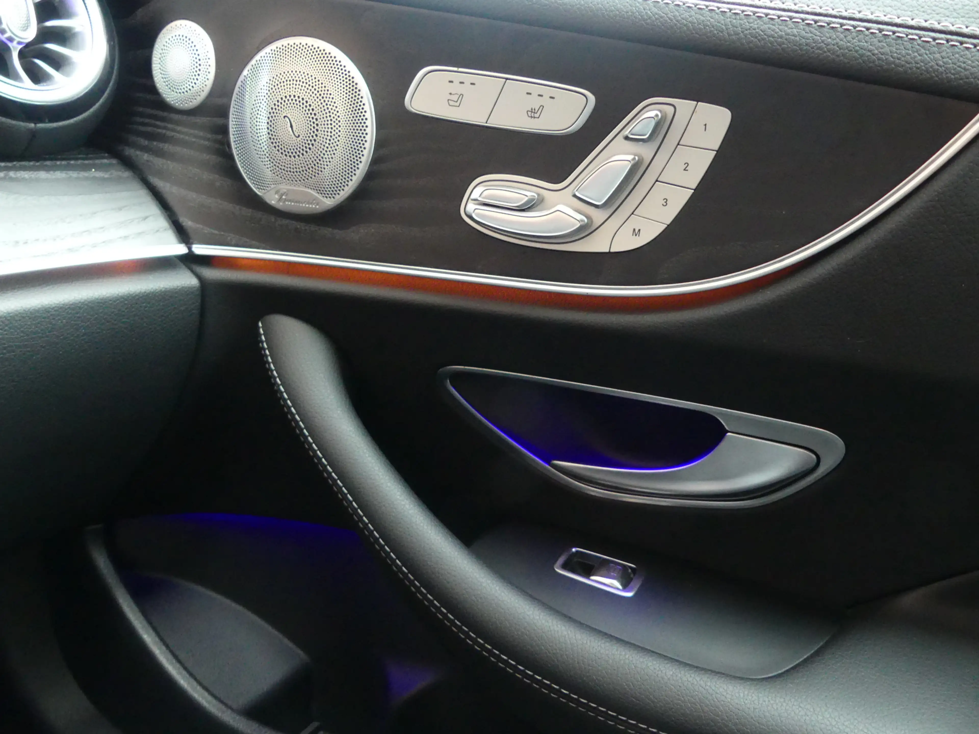 Mercedes-Benz E 200 Cabrio Premium Plus AMG / Burmester / Dealer onder — photo 18