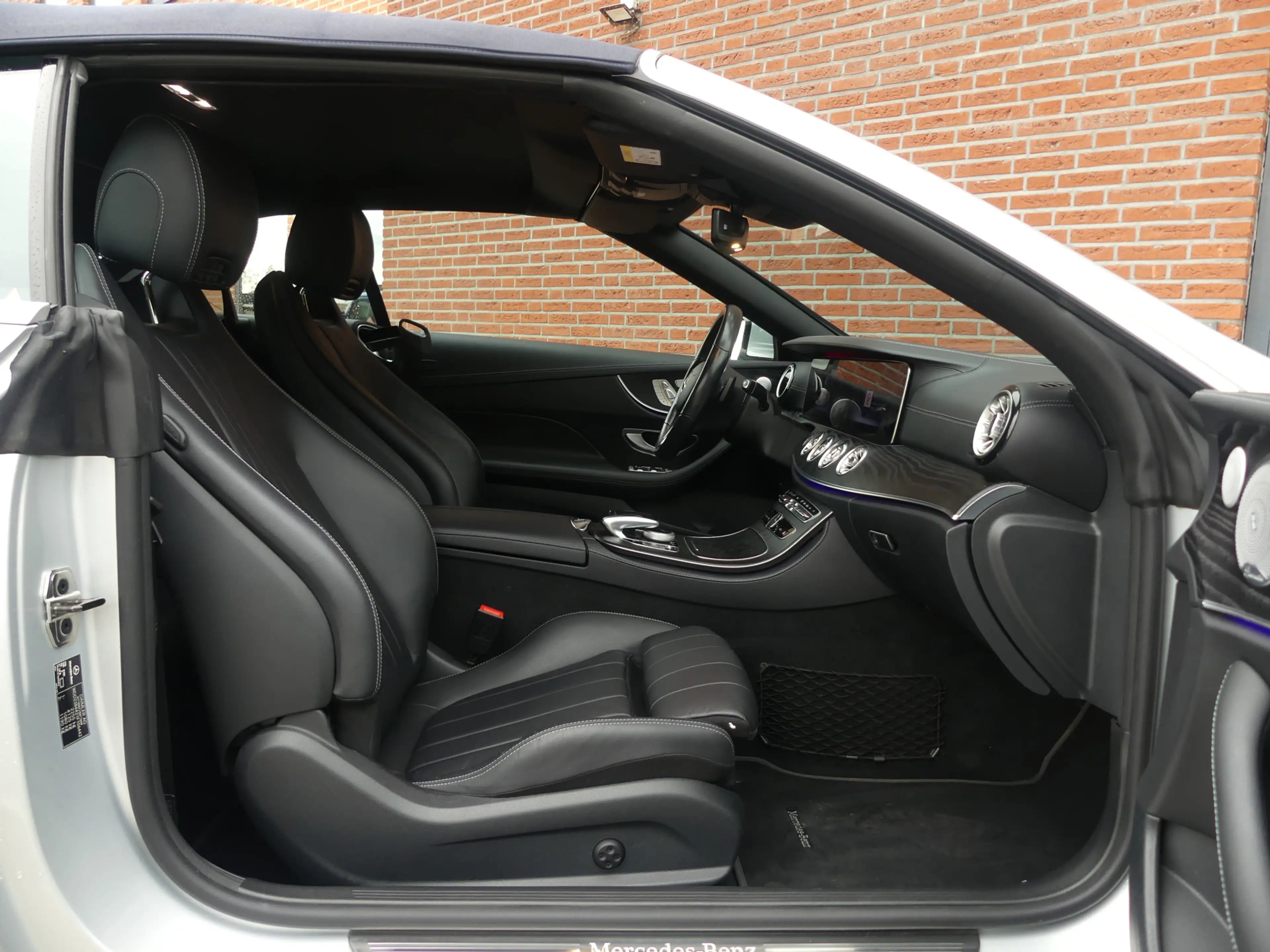 Mercedes-Benz E 200 Cabrio Premium Plus AMG / Burmester / Dealer onder — photo 11