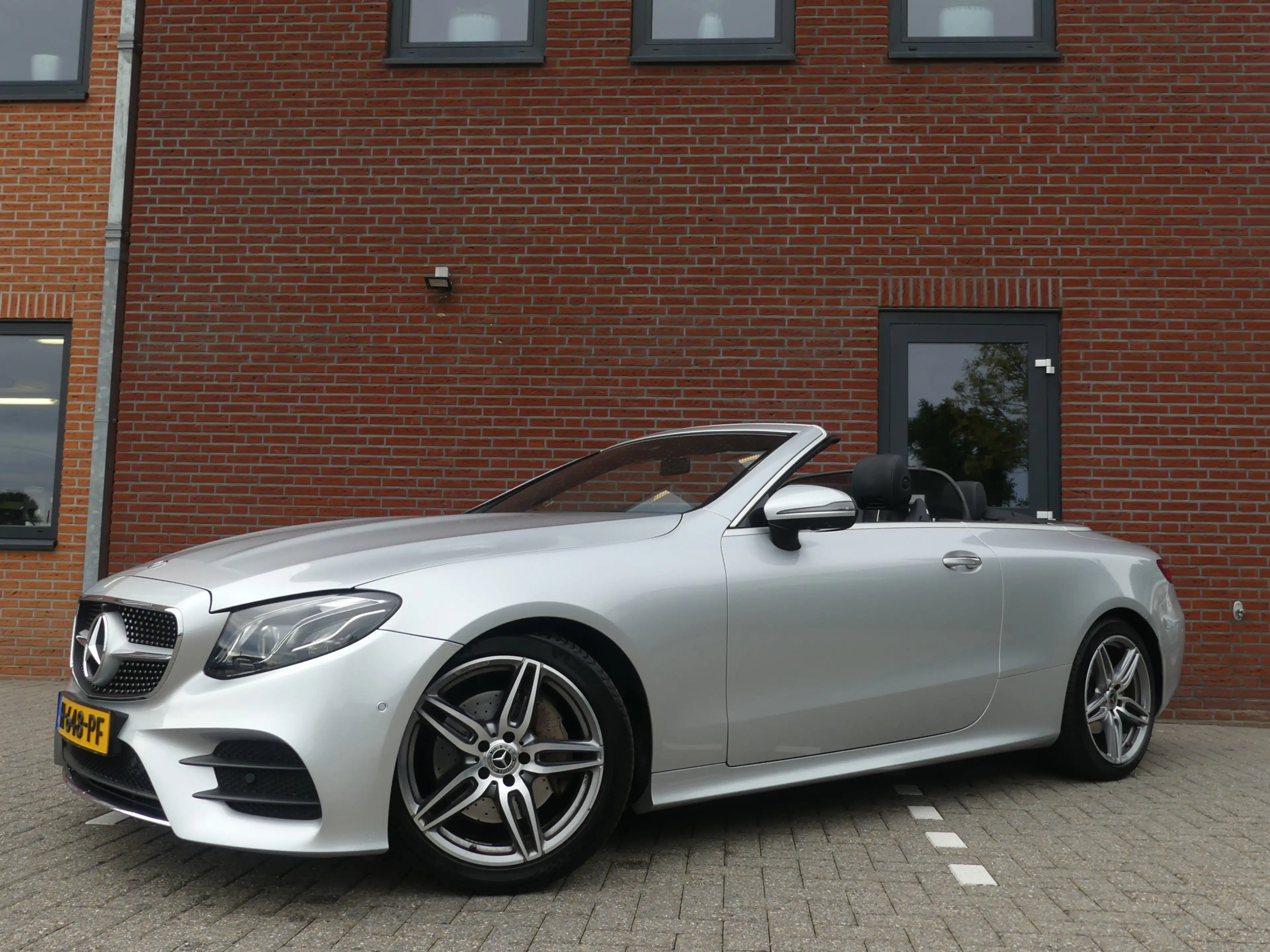 Mercedes-Benz E 200 Cabrio Premium Plus AMG / Burmester / Dealer onder — photo 8