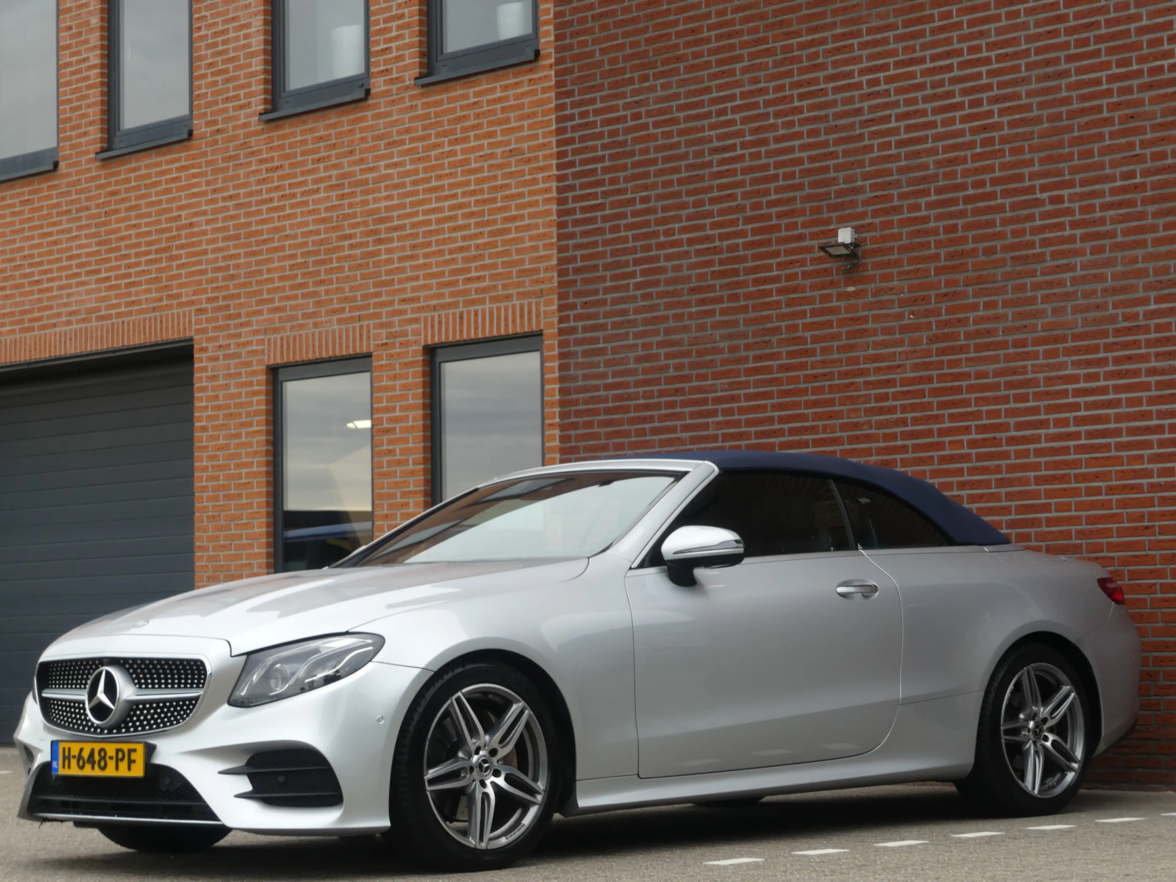 Mercedes-Benz E 200 Cabrio Premium Plus AMG / Burmester / Dealer onder — photo 28