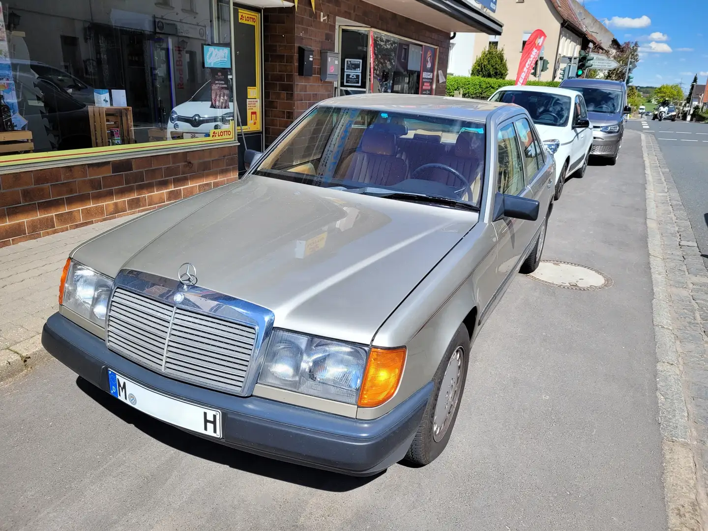 Mercedes-Benz E 300 E-Klasse D Turbo Goud - 1