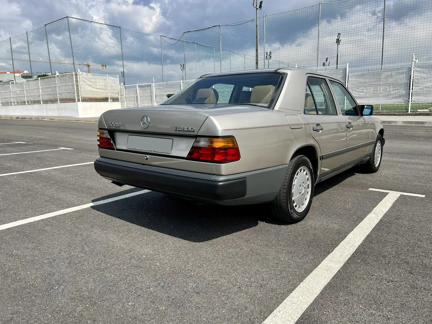 Mercedes-Benz E 300 E-Klasse D Turbo Goud - 2
