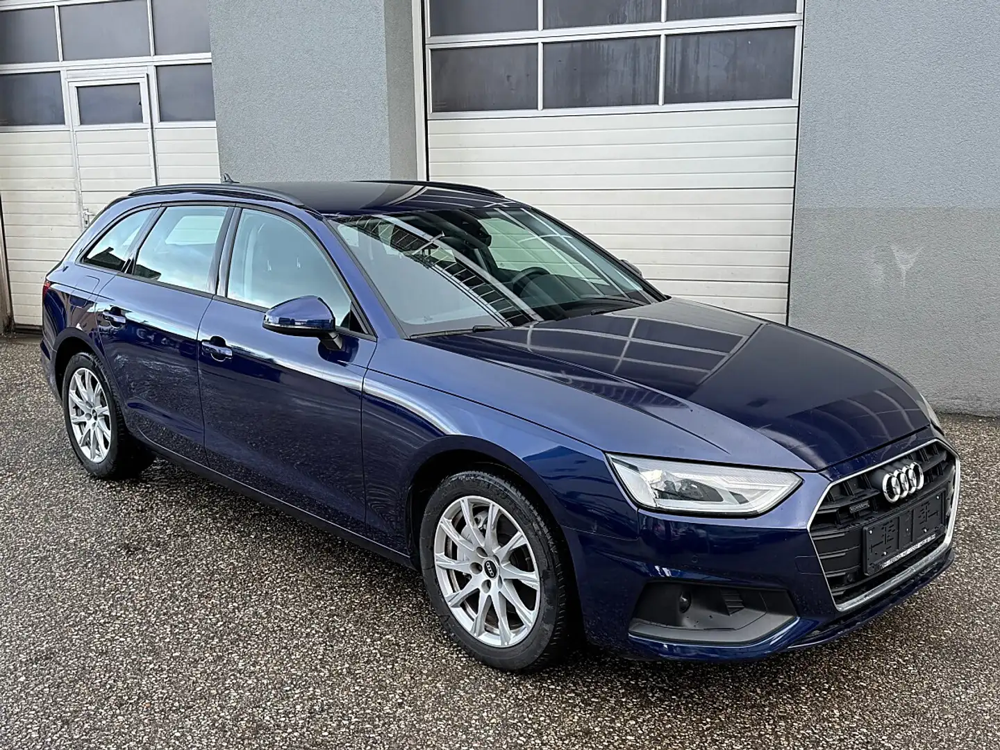 Audi A4 Avant 40 TDI quattro S-tronic Blau - 2