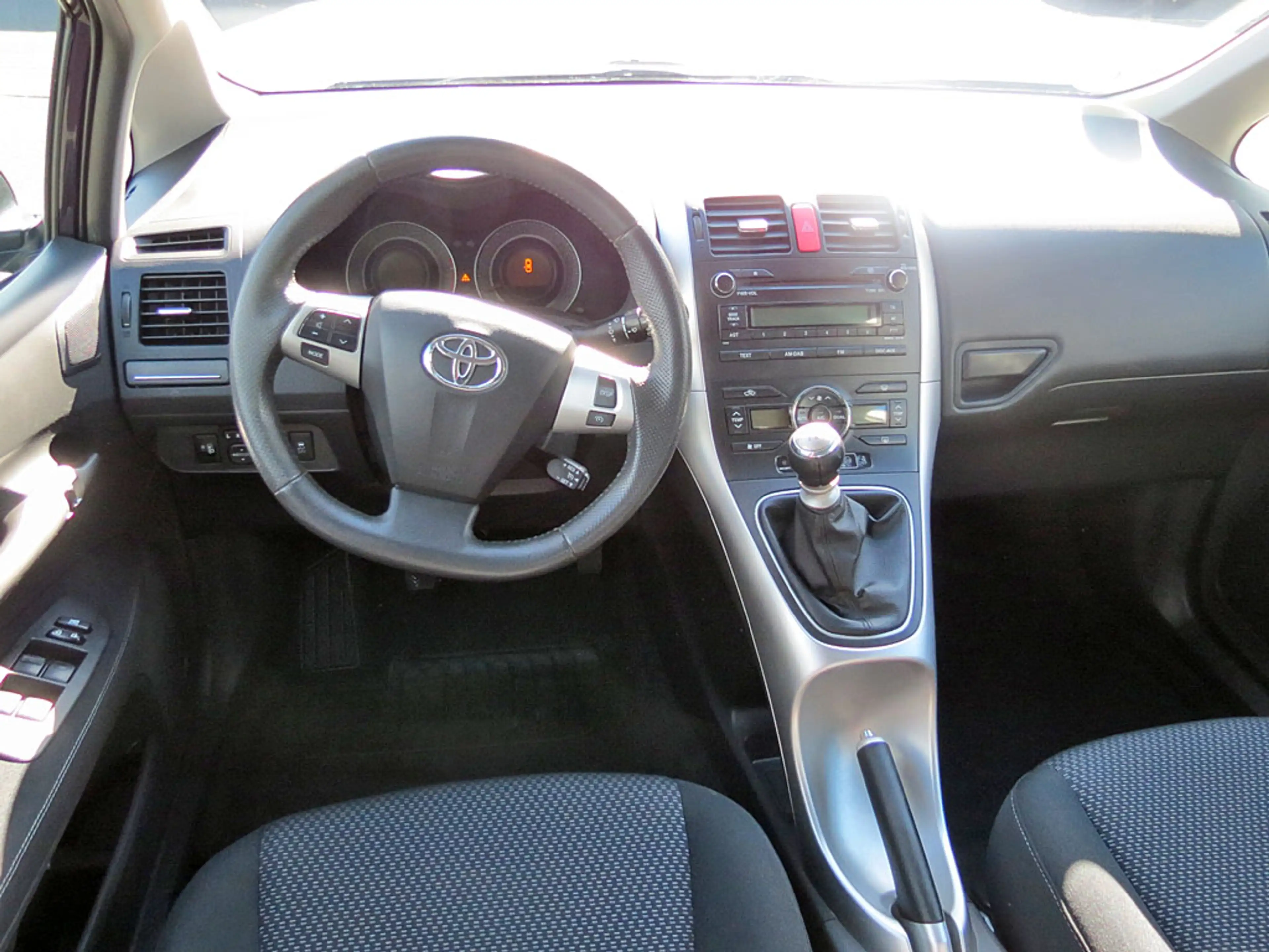 Toyota Auris Edition Klima Tempomat AHK — photo 9