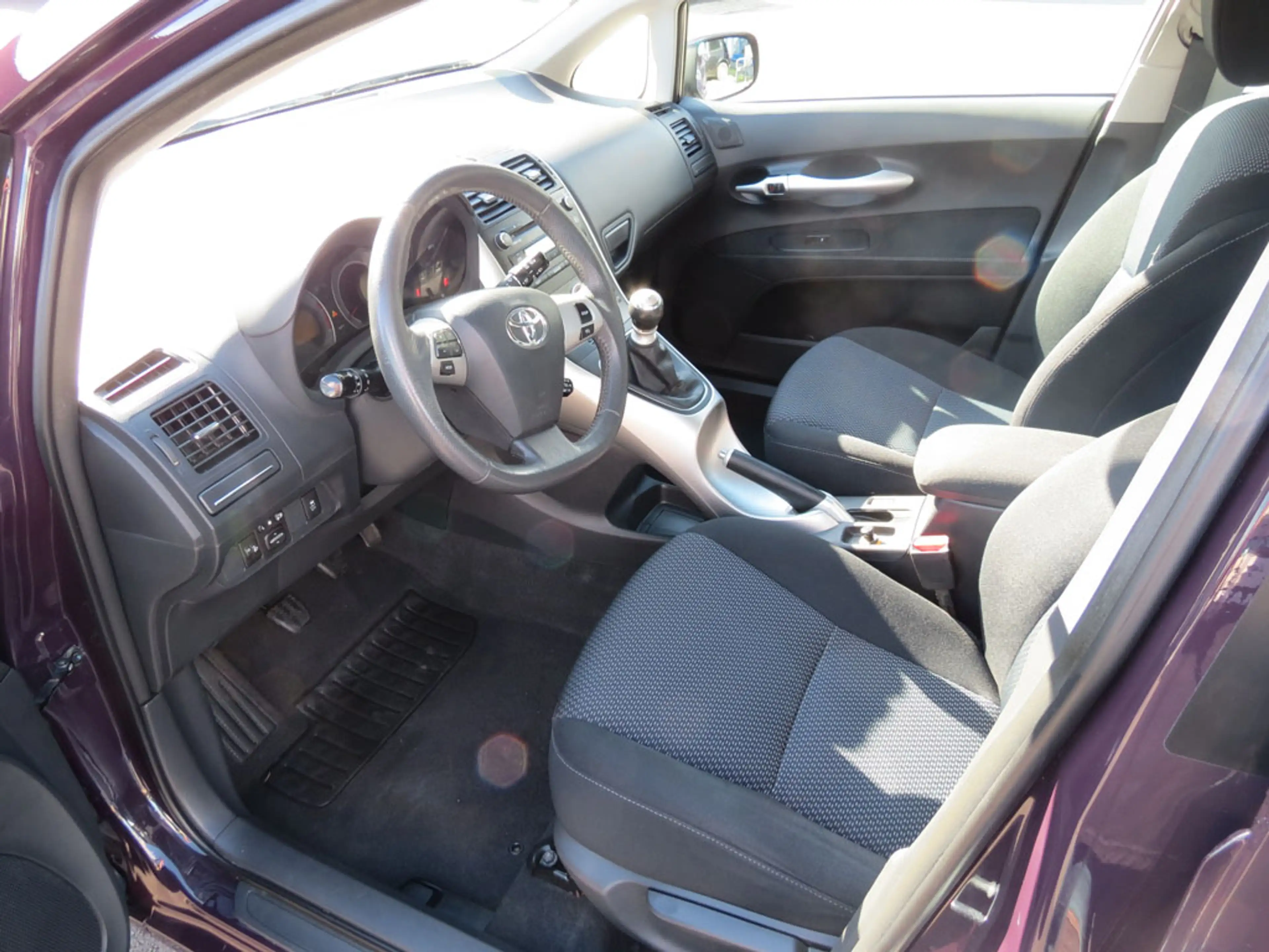 Toyota Auris Edition Klima Tempomat AHK — photo 7