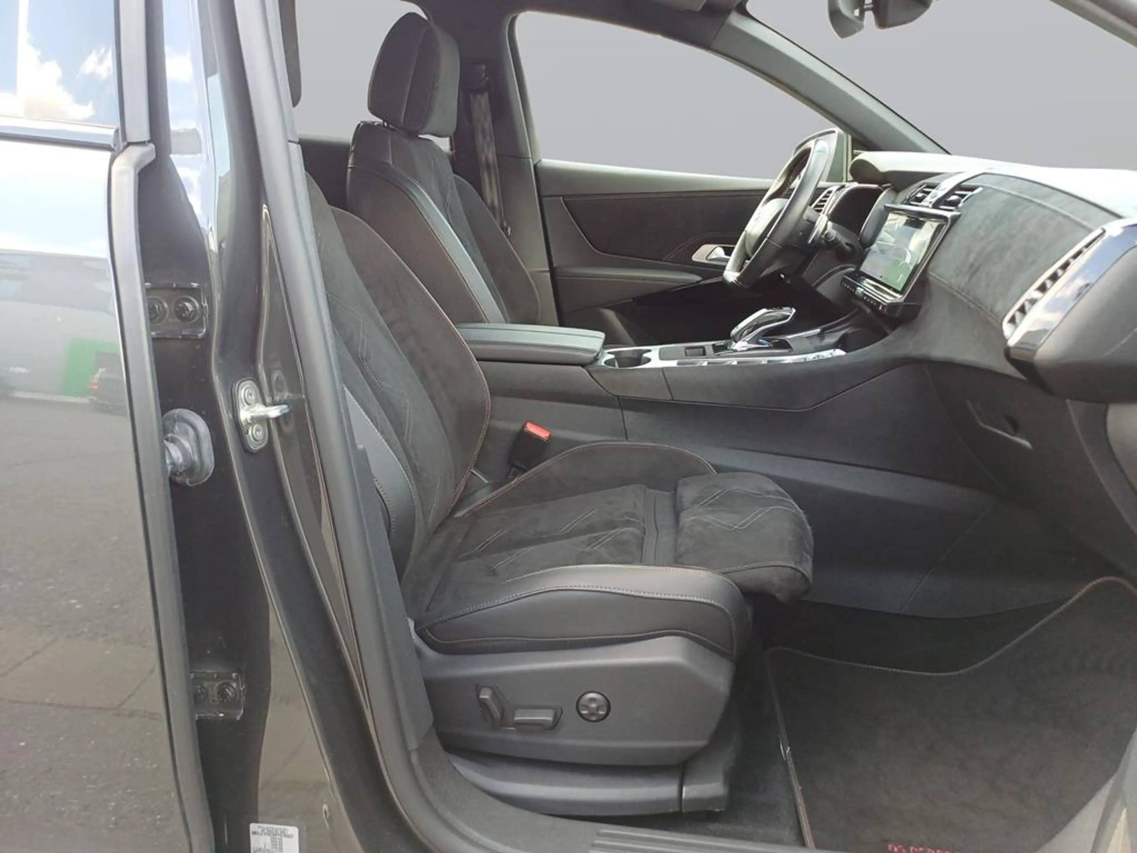 DS Automobiles DS 7 Performance Line + — photo 11