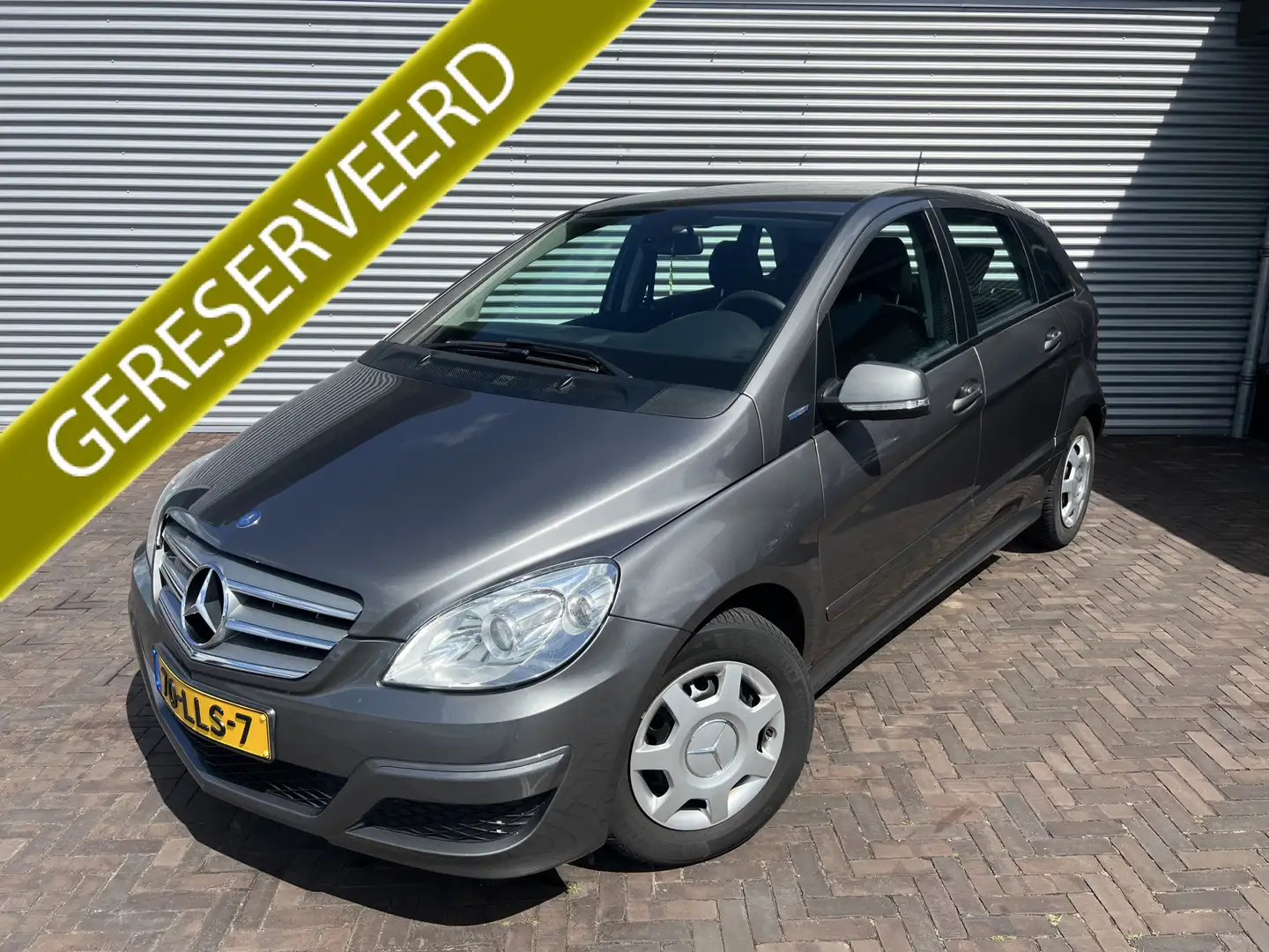 Mercedes-Benz B 180 BlueEFFICIENCY Grijs - 1