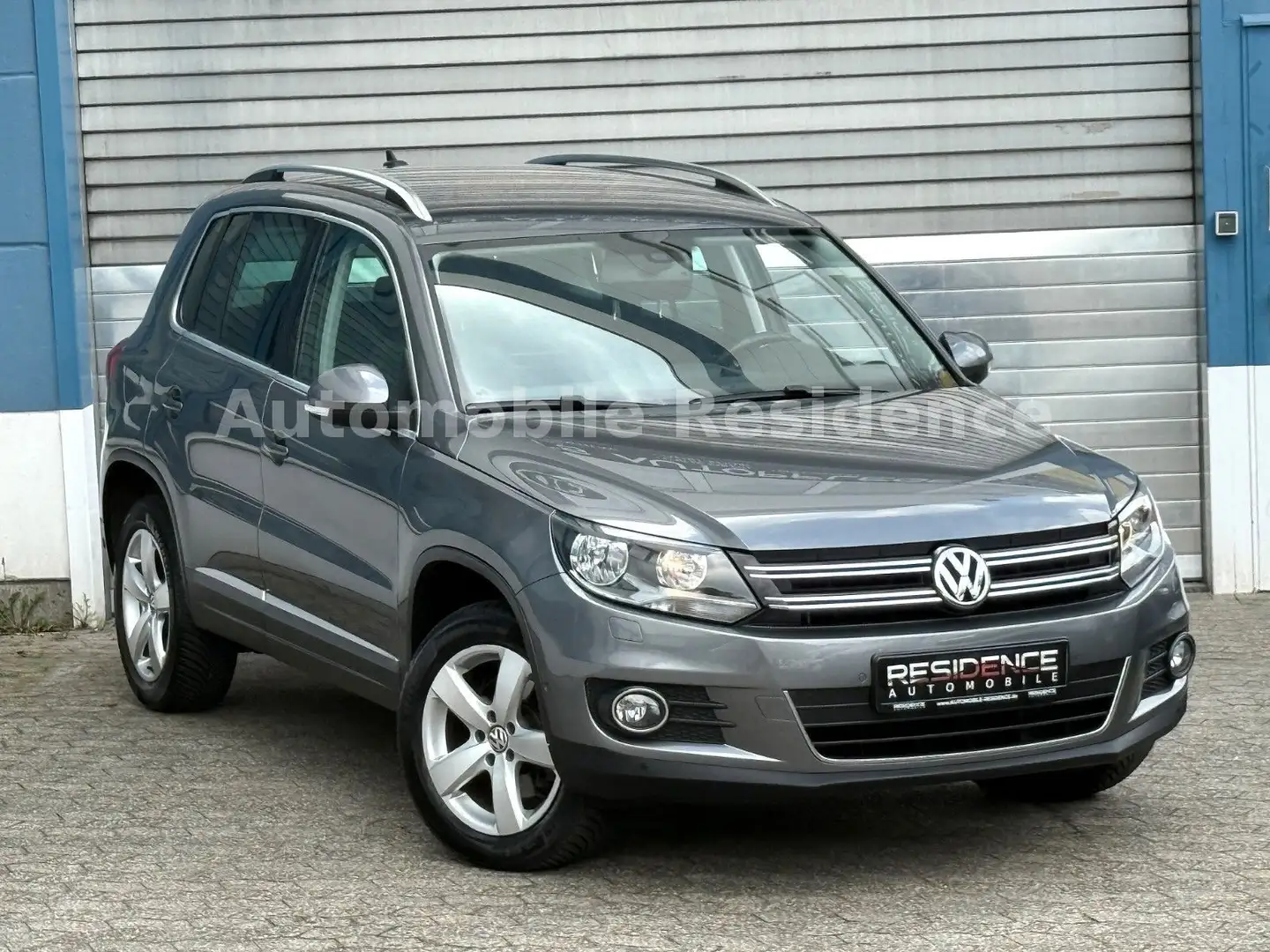 Volkswagen Tiguan 2.0TSI AUT. Cup Sport & Style 4Motion*1HD Gris - 1