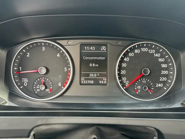 Volkswagen Transporter view 14