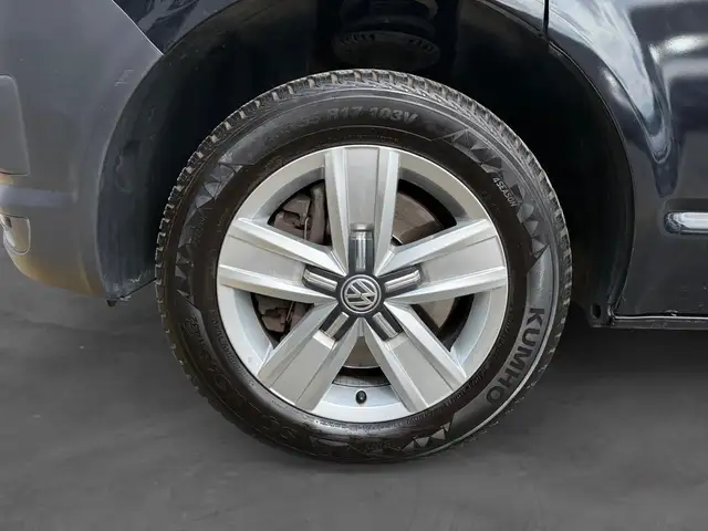Volkswagen Transporter view 15