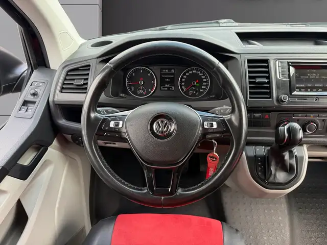 Volkswagen Transporter view 13
