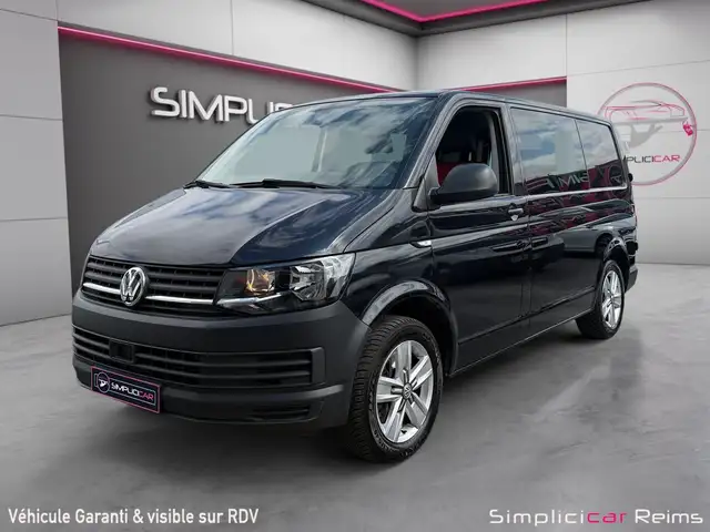 Volkswagen Transporter view 4