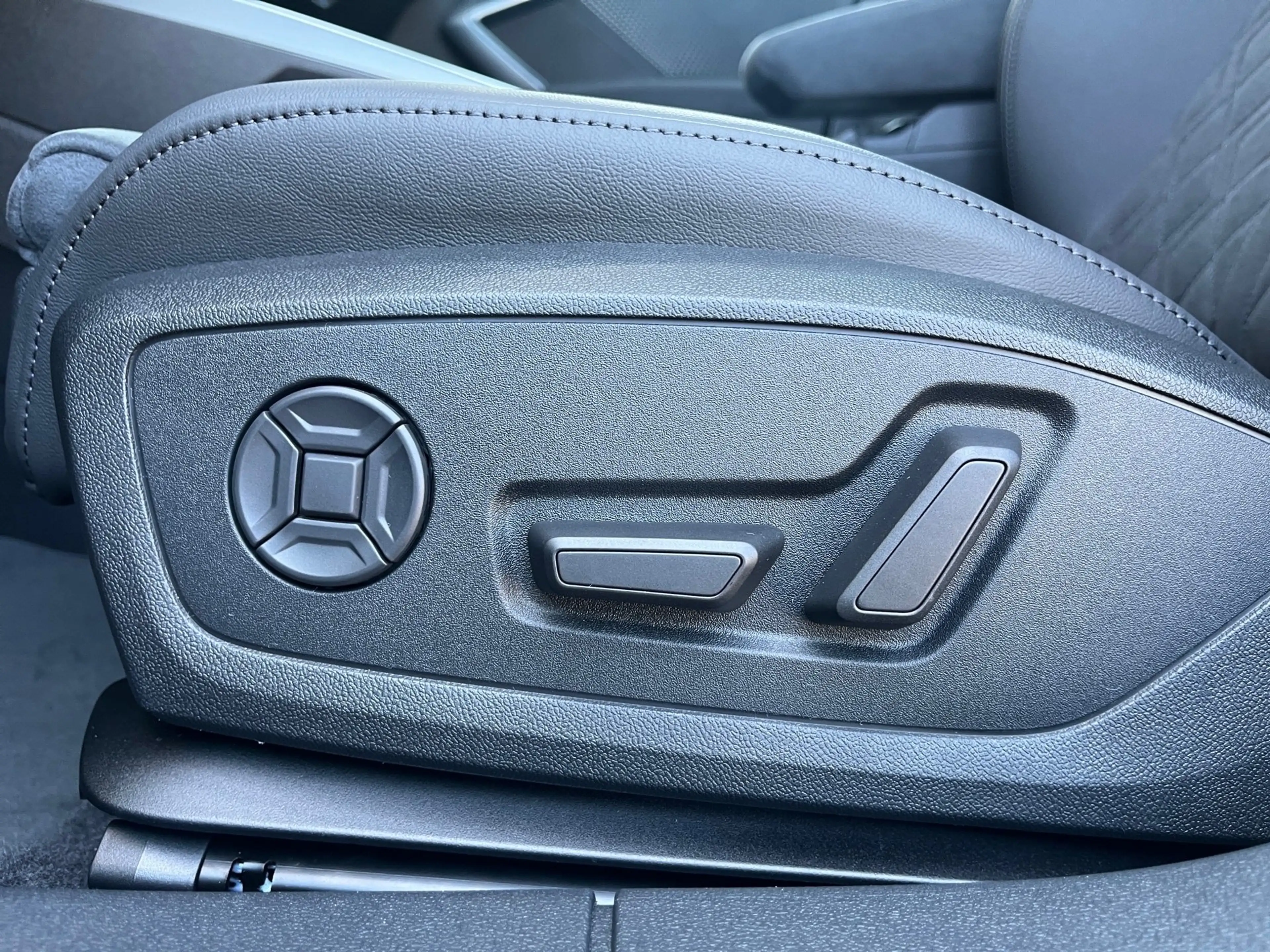 Audi RS3 RS 3 Sportback quattro S-Tronic Panodach Sonos Mat — photo 10