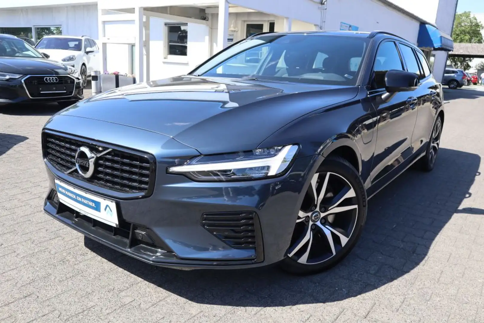 Volvo V60 V60 T6 AWD Recharge Plus Dark|NAVI|R-CAM|SHZG| - 1
