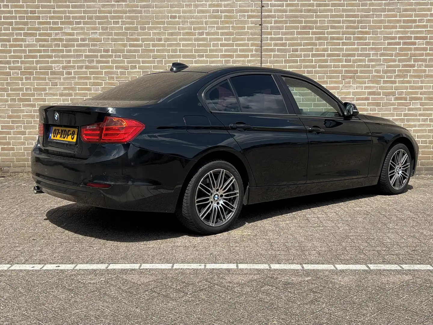 BMW 316 3-serie 316d Executive Automaat | Climate | Cruise Zwart - 2