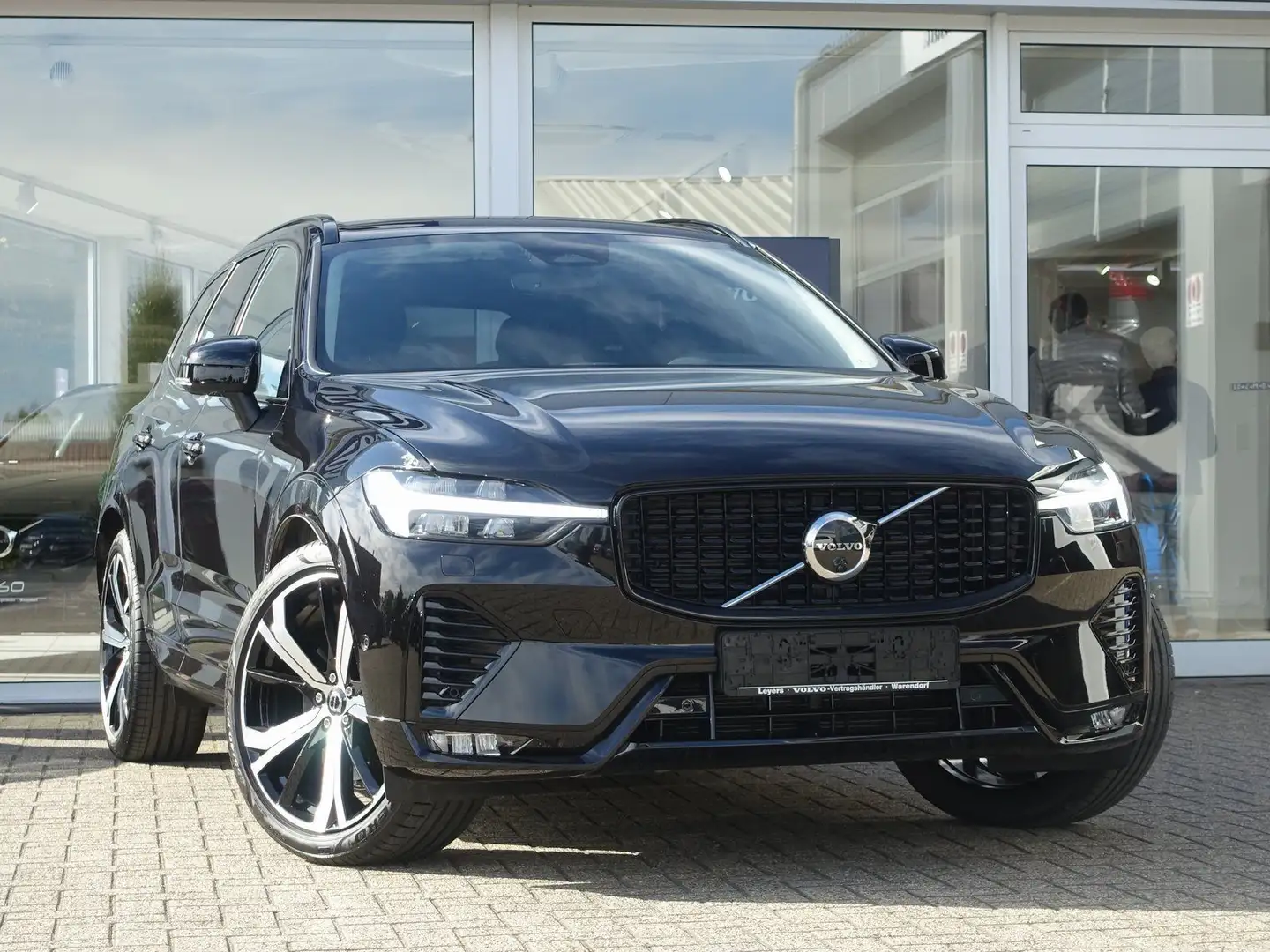 Volvo XC60 Ultra Dark B5 AWD/Four-C/360°Cam/AHK/Akust. Negro - 2