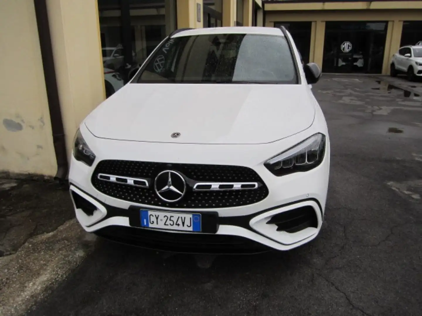 Mercedes-Benz GLA 200 d Automatic AMG Line Premium Weiß - 1