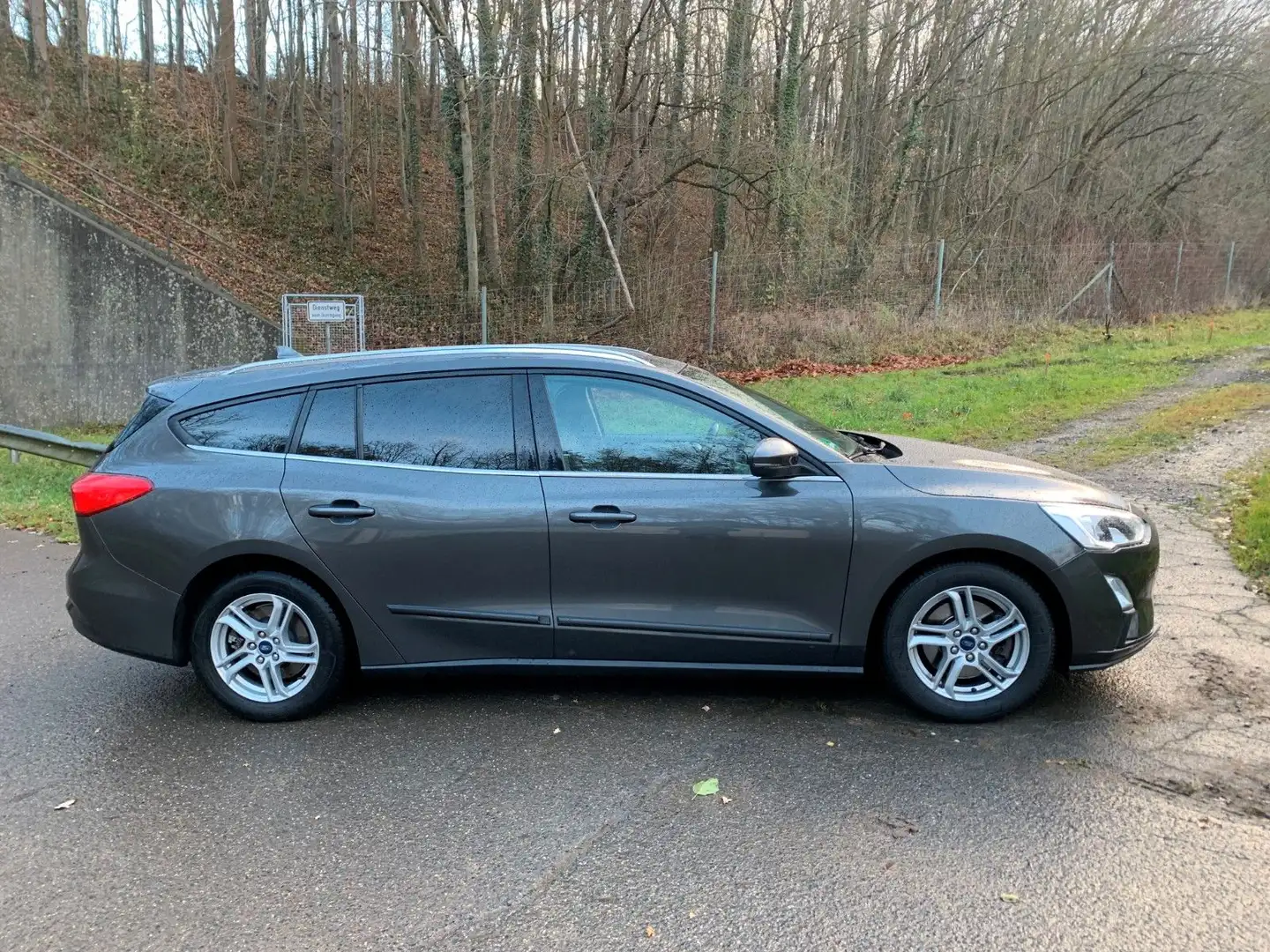 Ford Focus 1,5 EcoBlue Gris - 2