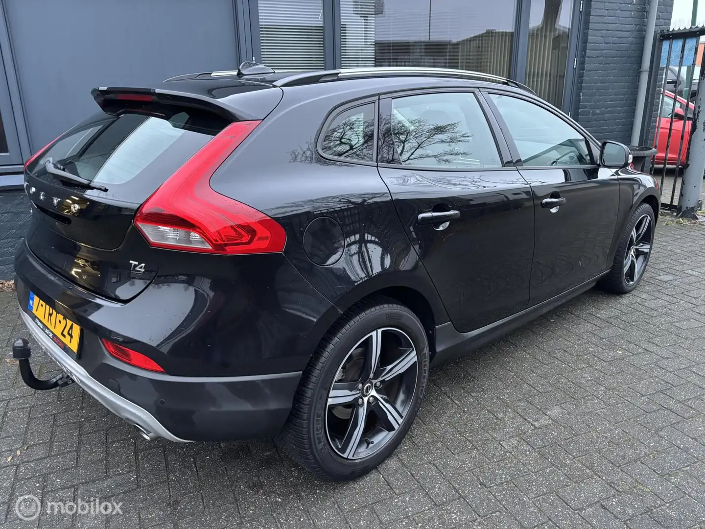 Volvo V40 Cross Country 1.6 T4 Momentum Aut. Navi ECC Cruise 18" Parkeer-h Noir - 2