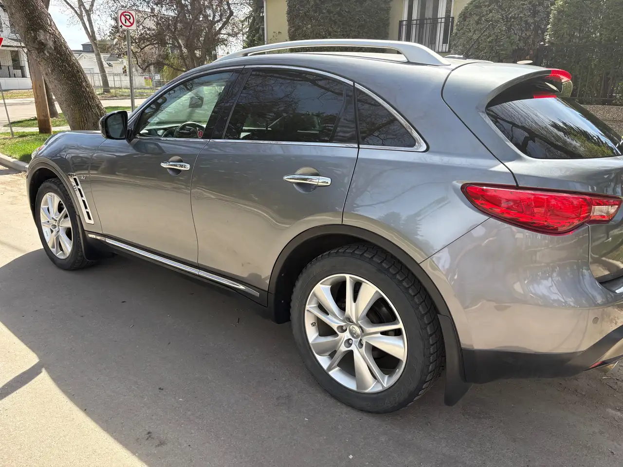 Infiniti QX70 снимка Infiniti QX70
