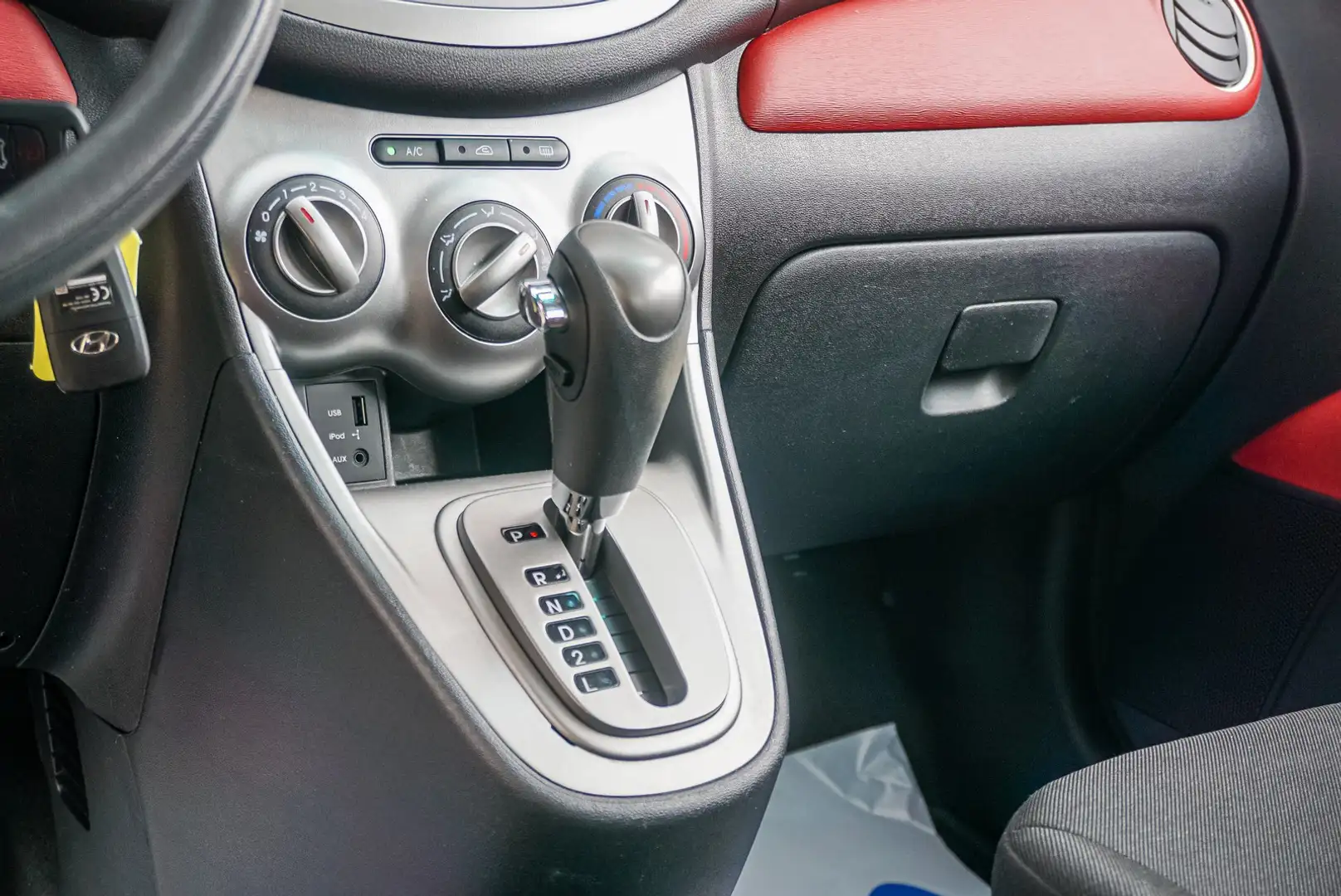 Hyundai i10 1.1 Automatik Klimaanlage 37.000 Km Červená - 2