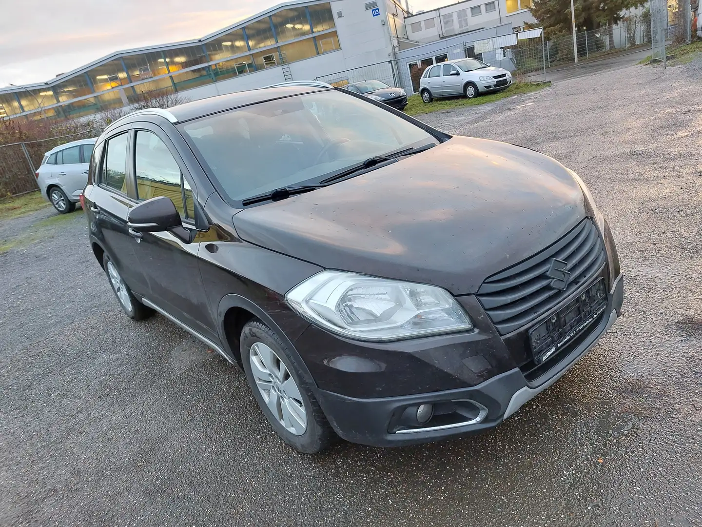 Suzuki SX4 S-Cross 1.6 DDiS 4x4 Comfort Braun - 2