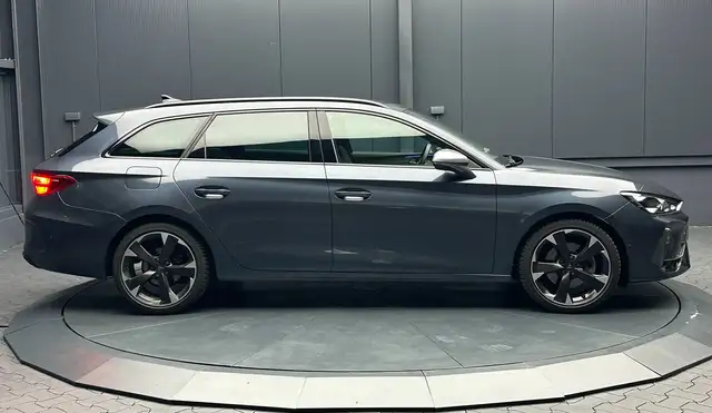 Cupra Leon view 6